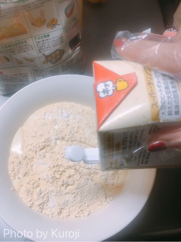 大豆粉に豆乳を投入