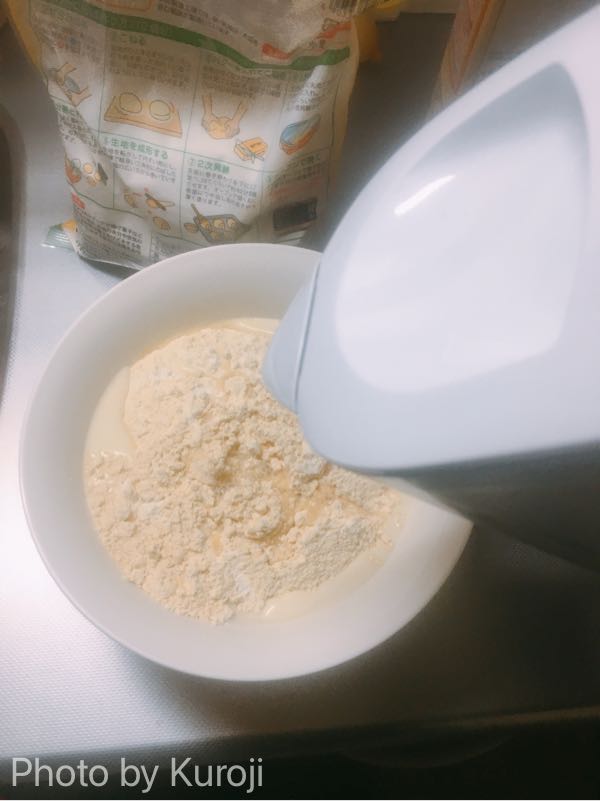 大豆粉に水を投入